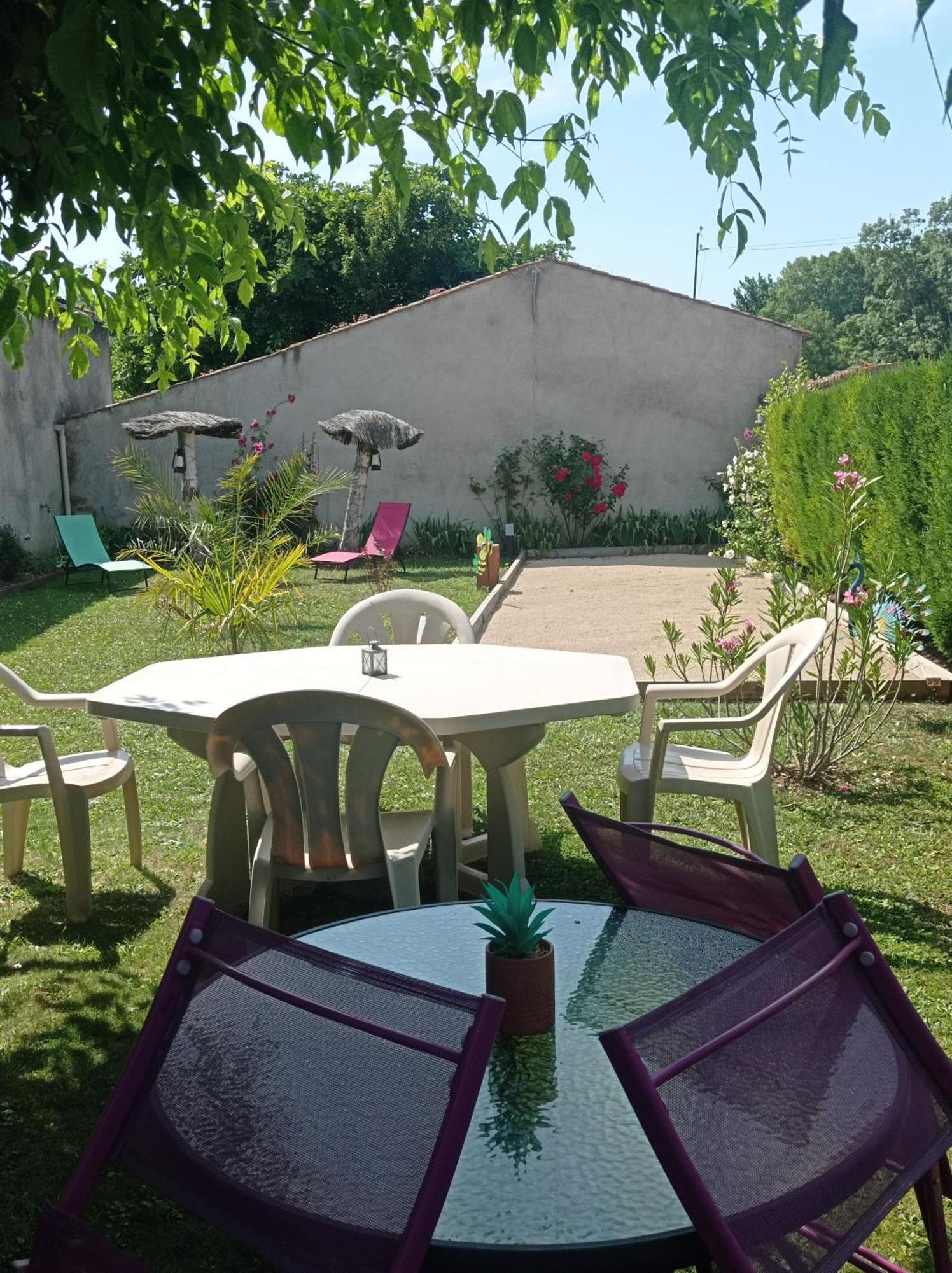Saint-Hilaire-la-Palud Au Coeur Du Marais Bed & Breakfast エクステリア 写真